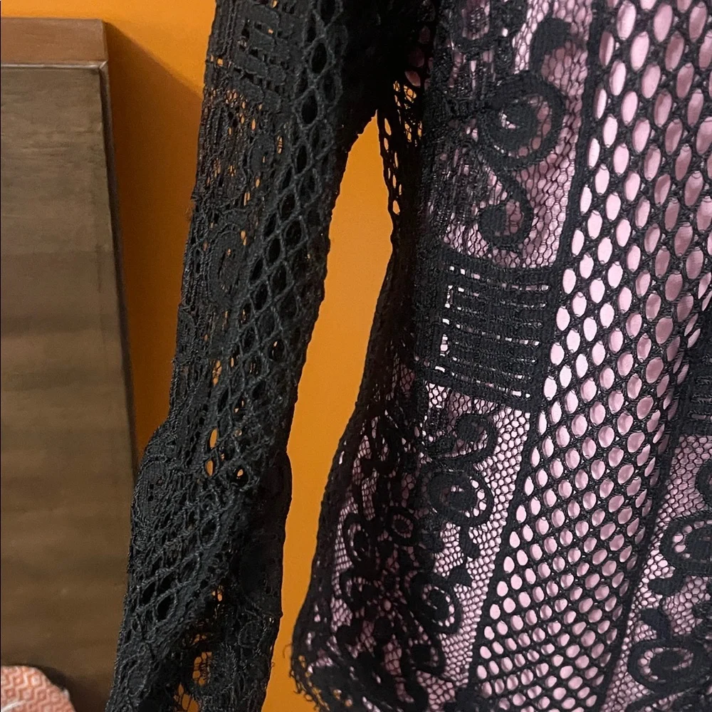 Nicole Miller Black Lace Top with Pink Underlay – Size L (Regular) - Picture 8 of 16